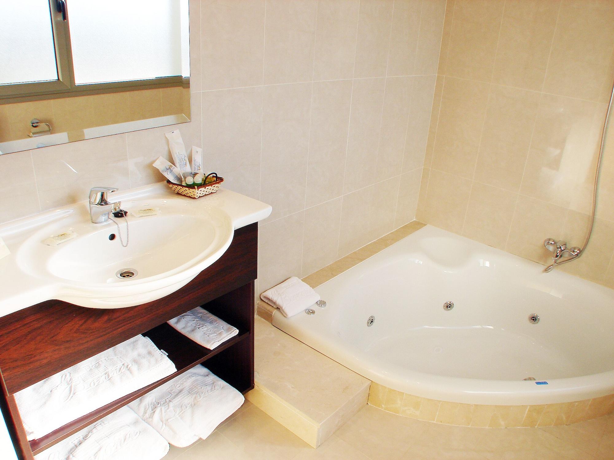 Hotel La Borona Хіхон Екстер'єр фото